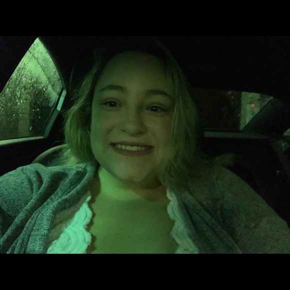 Meet your Posher, Lauren - Picture 1 of 1
